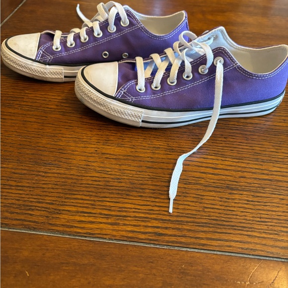 Women’s purple Converse sneakers size 8.5 - Picture 2 of 8
